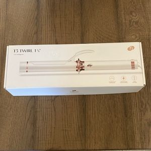 T3 TWIRL 1 1/4” curling iron- NWT